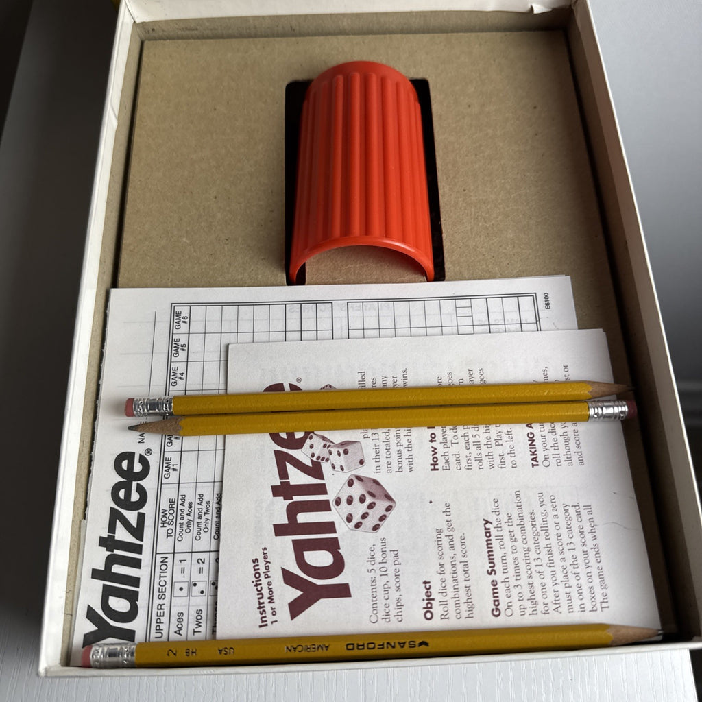 Hasbro Yahtzee 1998 complete dice game set with red shaker cup and box