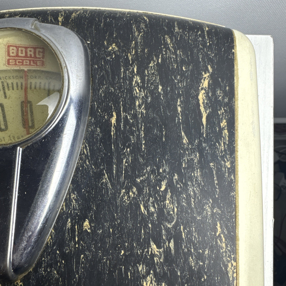 1950s Borg mechanical bathroom scale with chrome teardrop dial and black marbled platform
