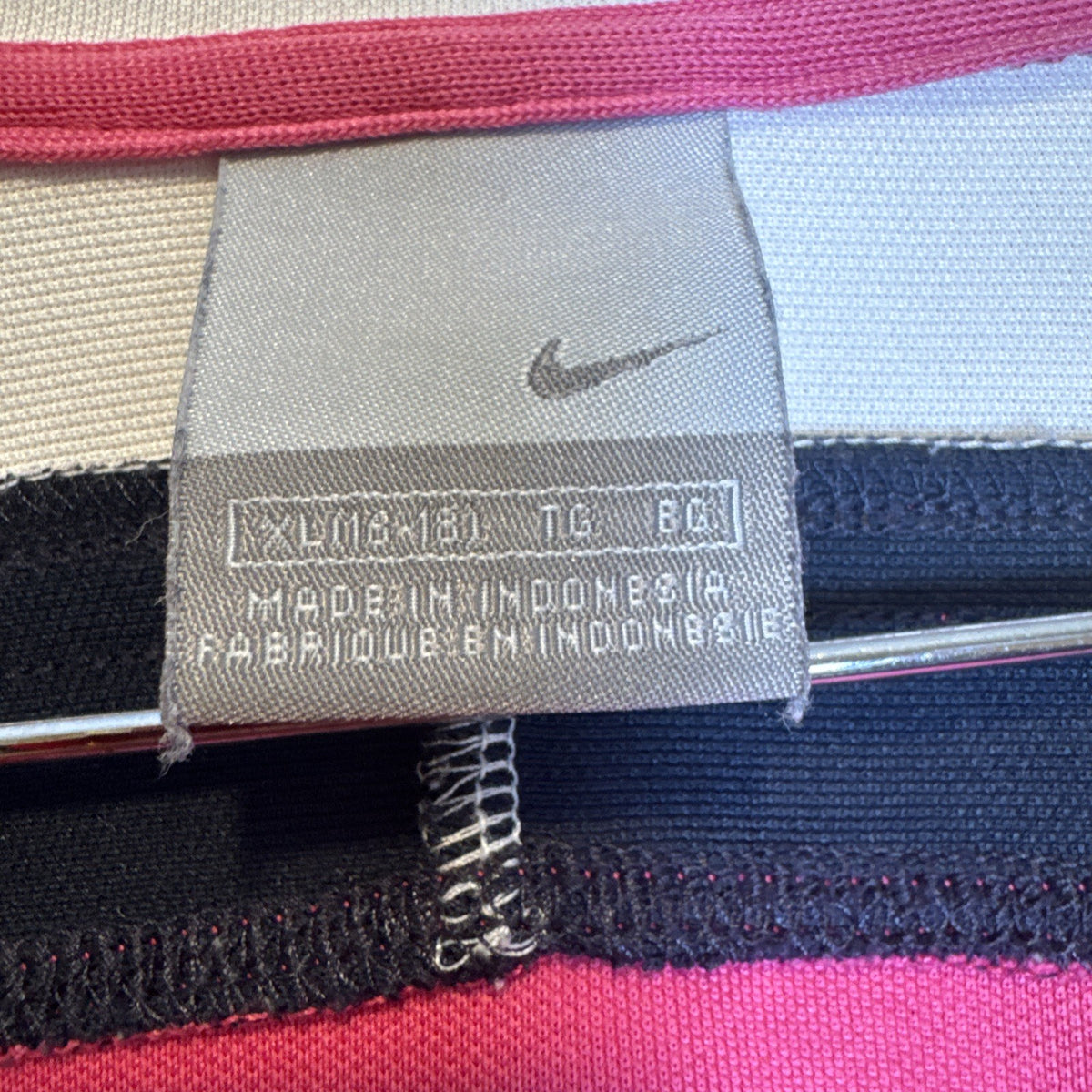 Nike Women's XL lightweight pink full-zip hoodie featuring raglan sleeves and hood.