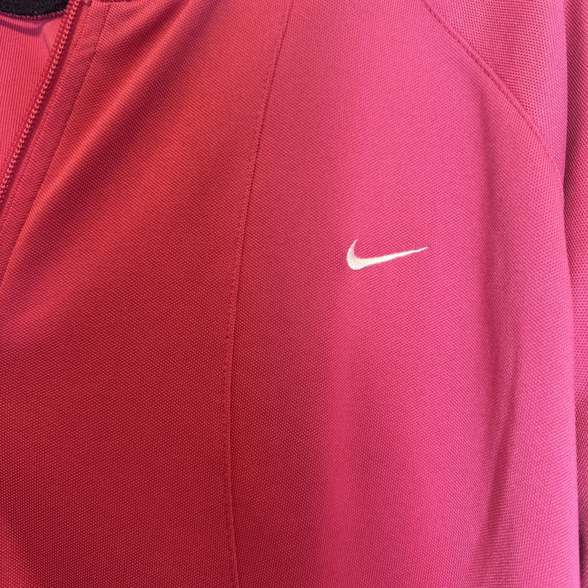 Nike Women's XL lightweight pink full-zip hoodie featuring raglan sleeves and hood.