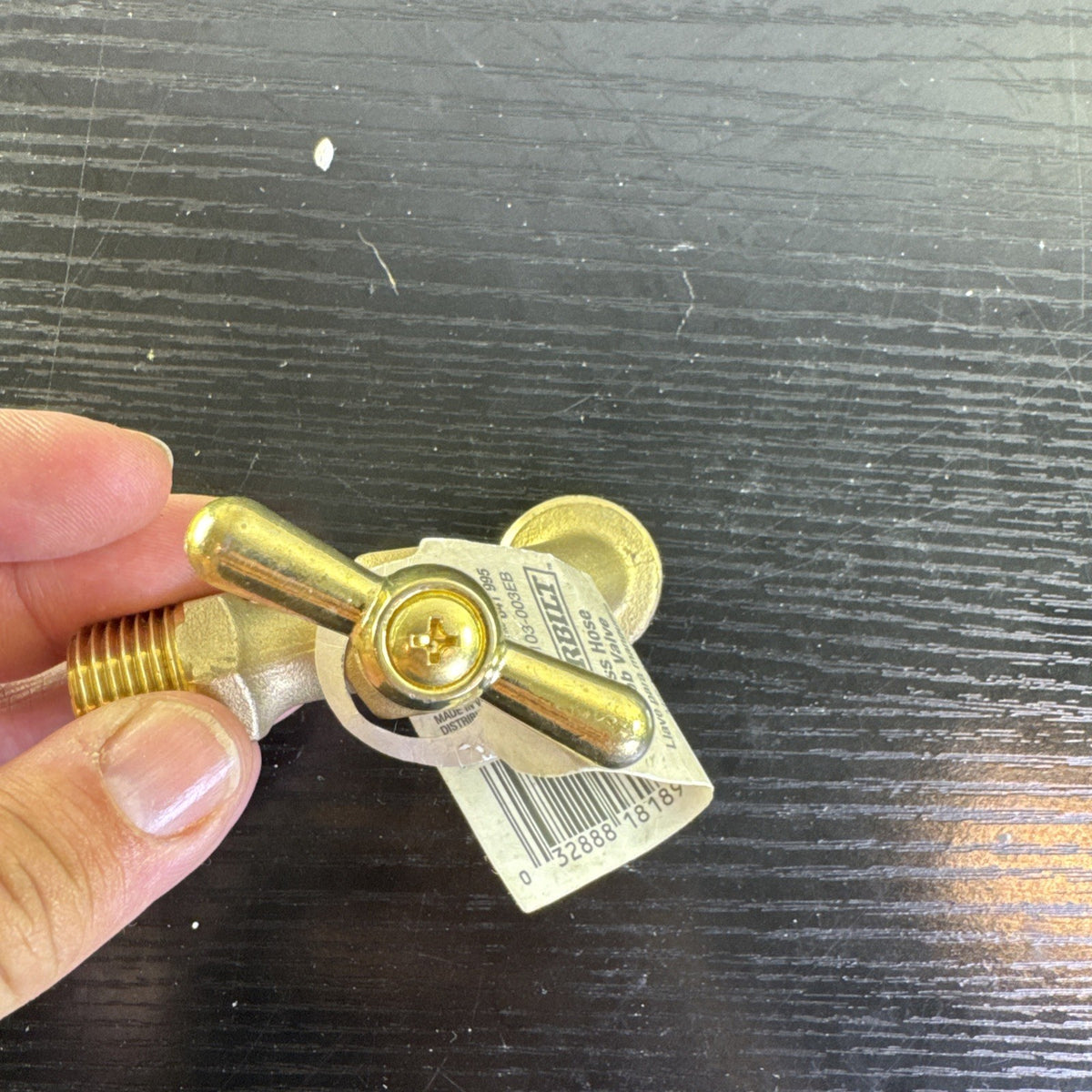 New Everbilt brass hose bibb valve with 1/2 inch MIP and 3/4 inch MHT connections