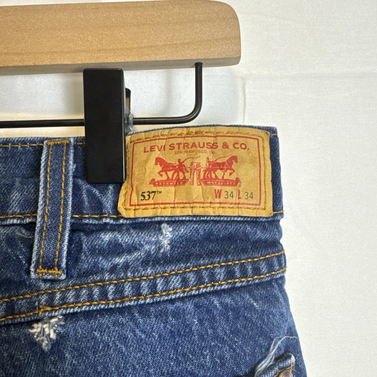 Levi's 537 men's regular fit straight leg jeans in dark wash blue denim, size 32x31