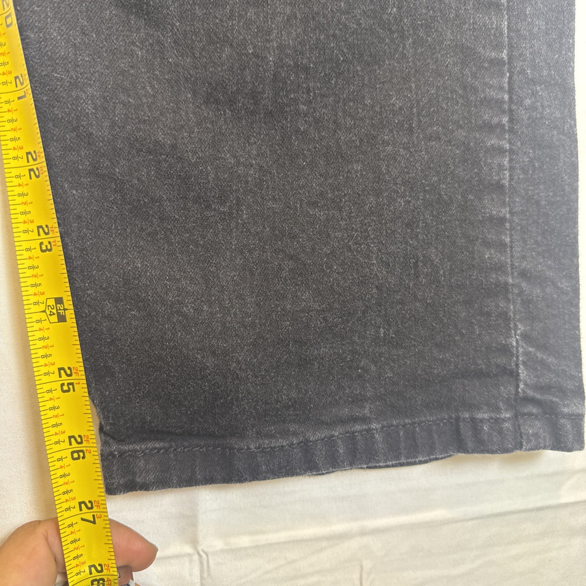 Levi's 505 men's slim straight black denim jeans size 34x27 in good pre-owned condition