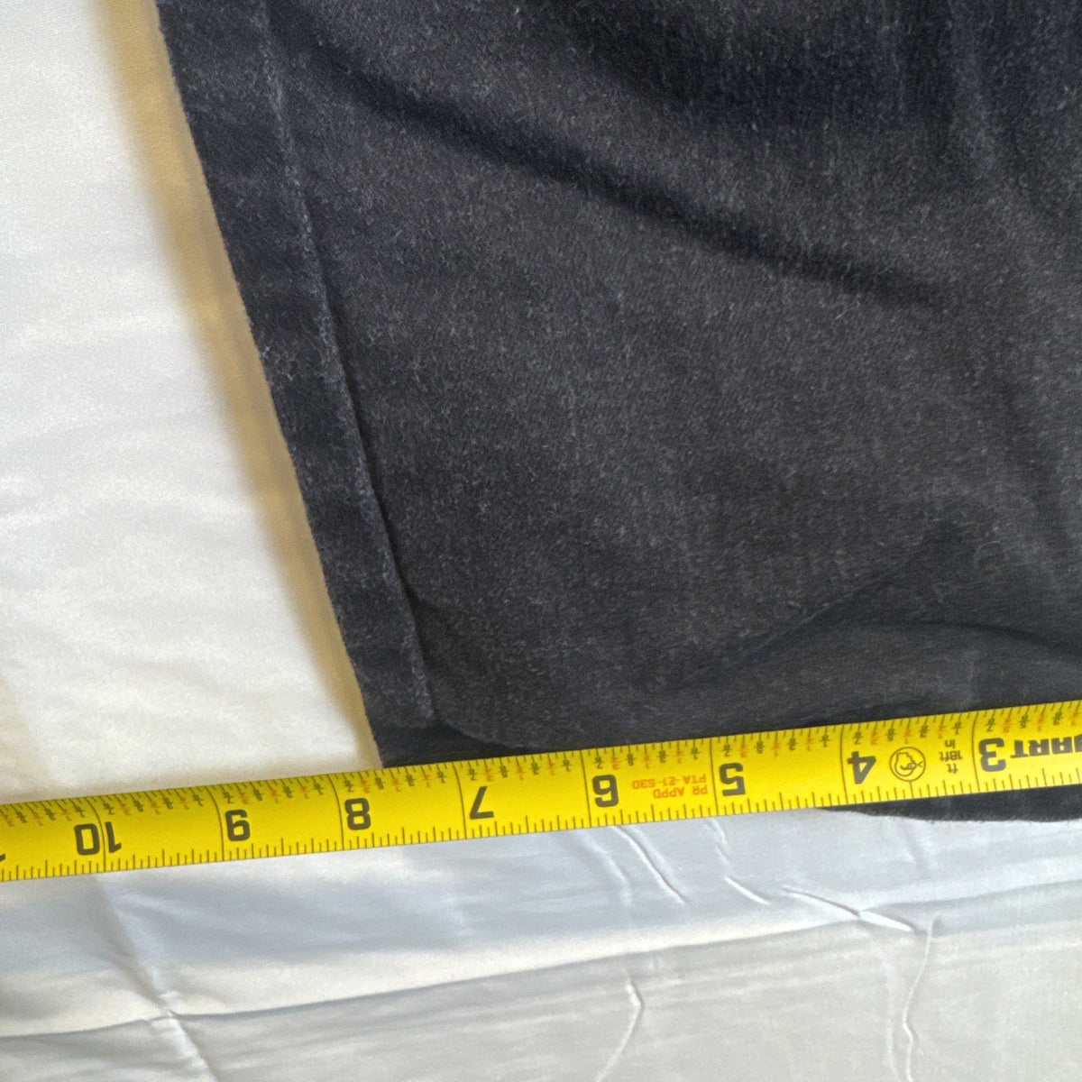 Levi's 505 men's slim straight black denim jeans size 34x27 in good pre-owned condition