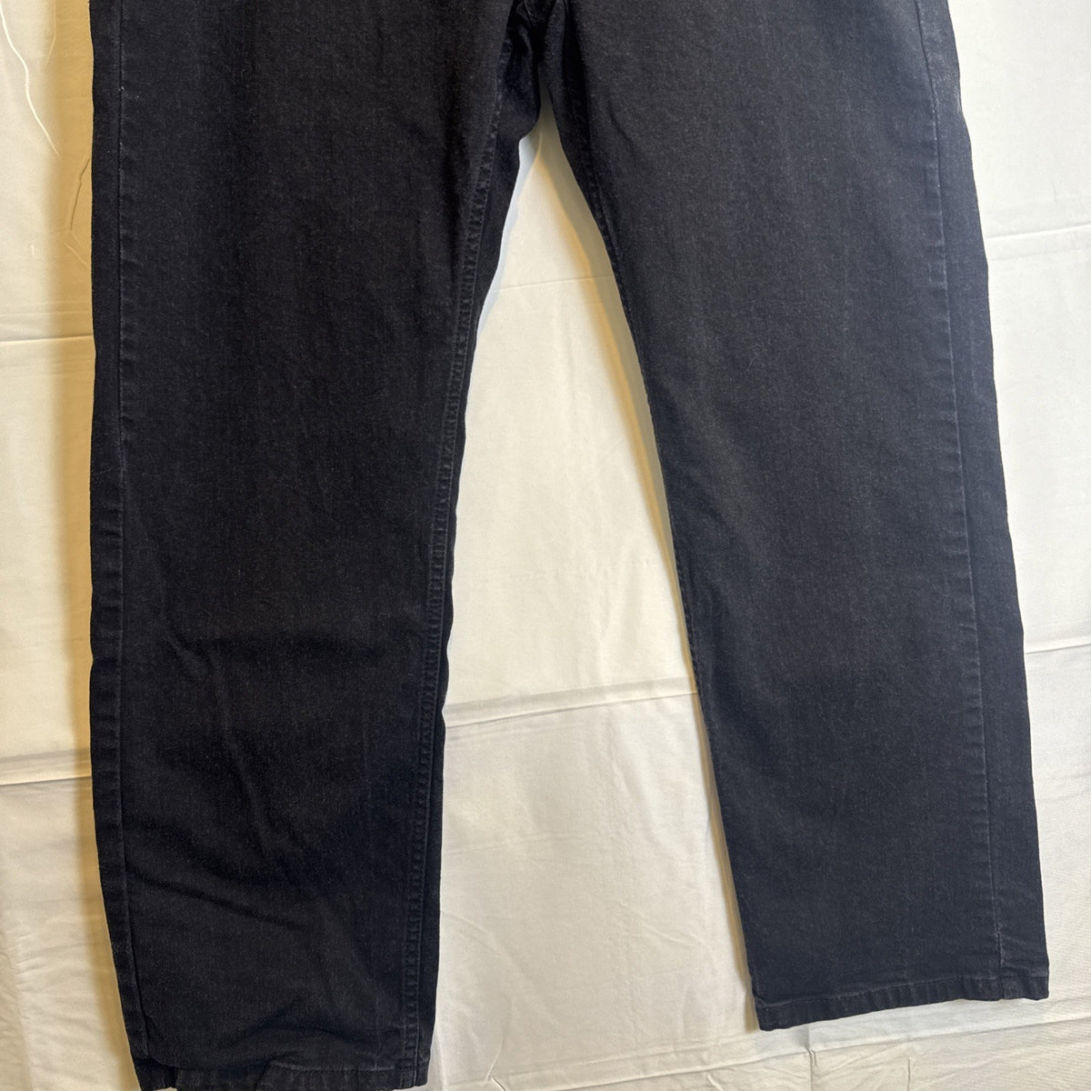 Levi's 505 men's slim straight black denim jeans size 34x27 in good pre-owned condition