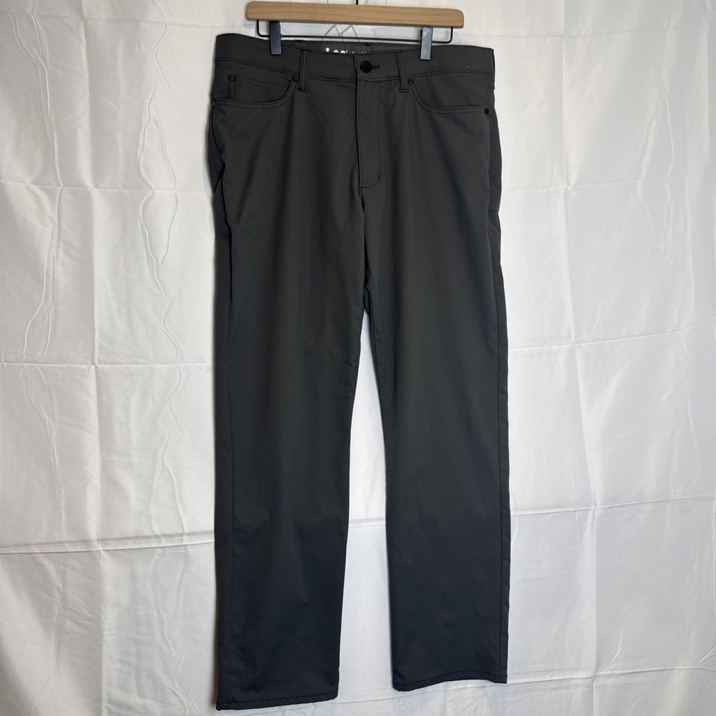 Lee Extreme Motion men's regular straight gray chino pants in size 36x32