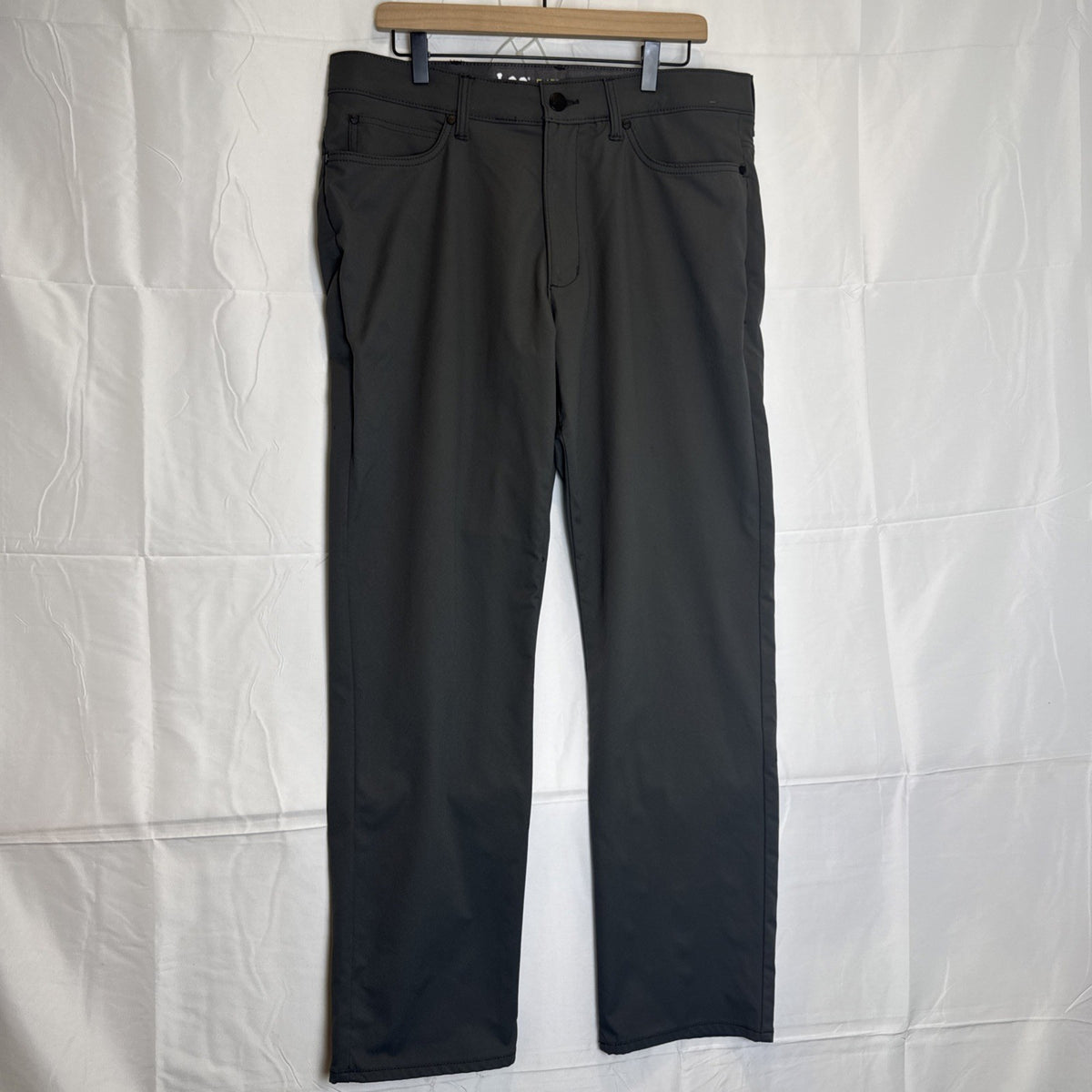 Lee Extreme Motion men's regular straight gray chino pants in size 36x32
