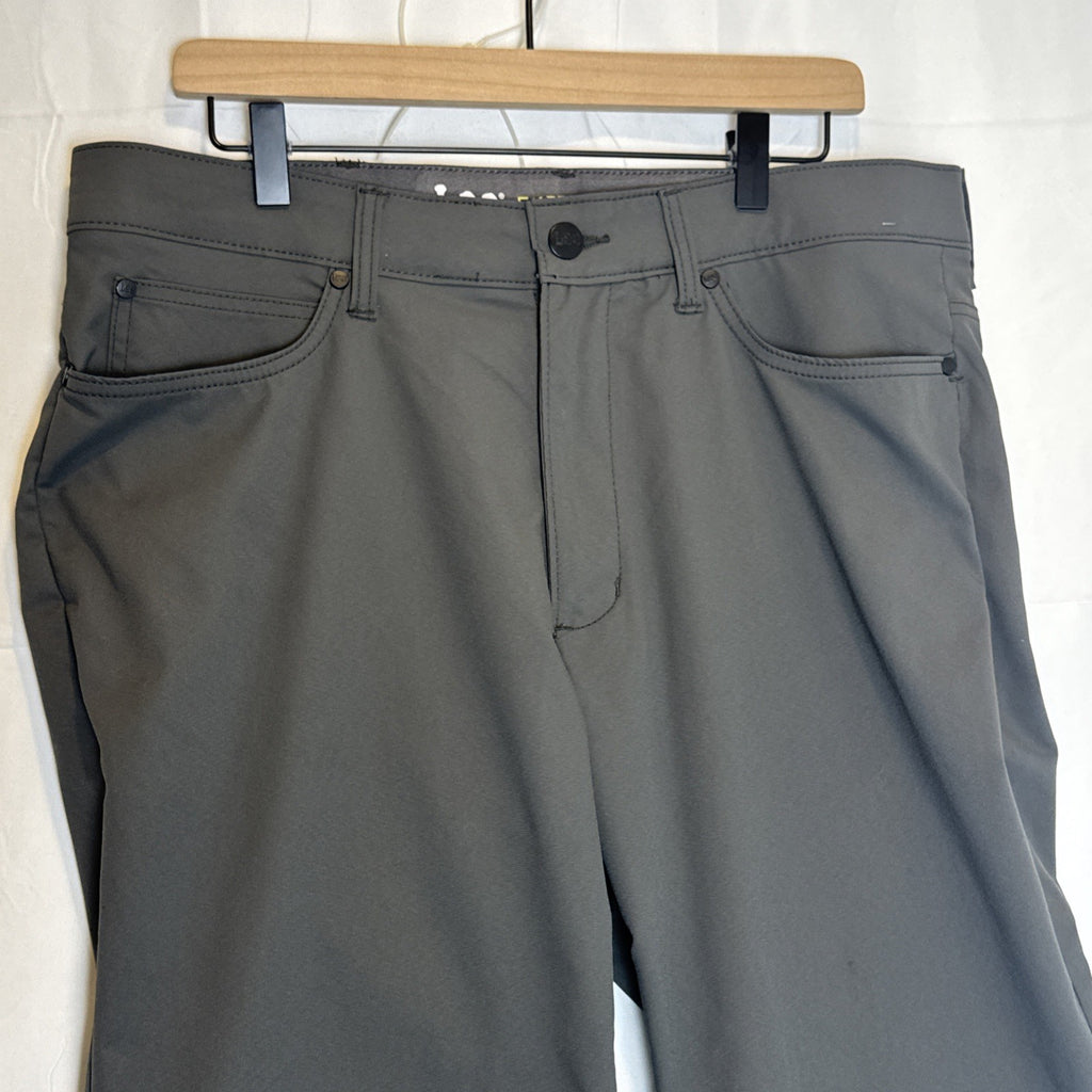 Lee Extreme Motion men's regular straight gray chino pants in size 36x32