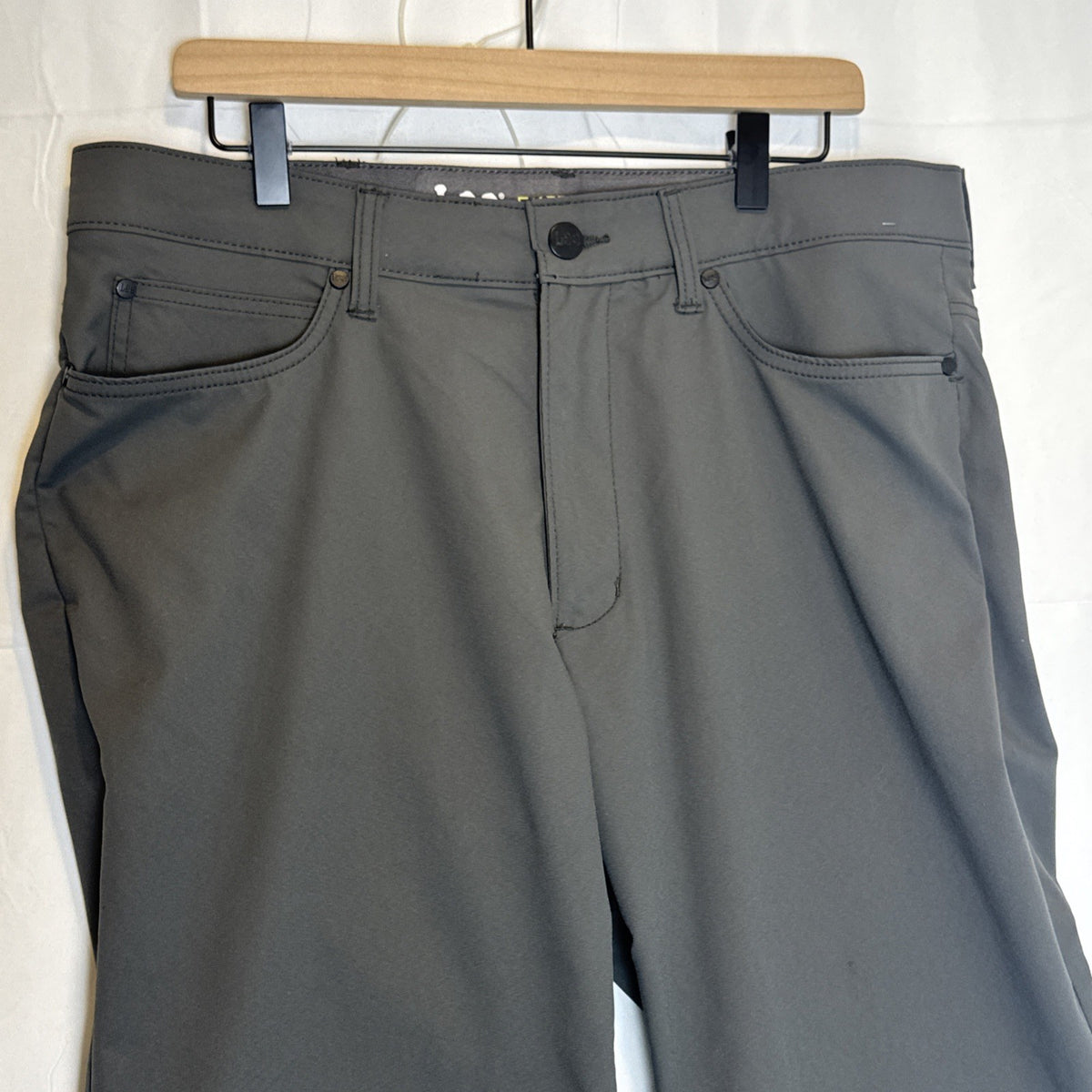 Lee Extreme Motion men's regular straight gray chino pants in size 36x32