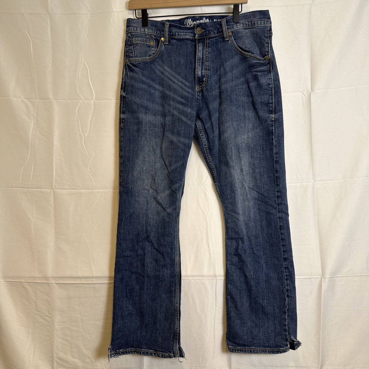 Wrangler Retro slim bootcut men's denim blue jeans in size 34x27 with medium wash