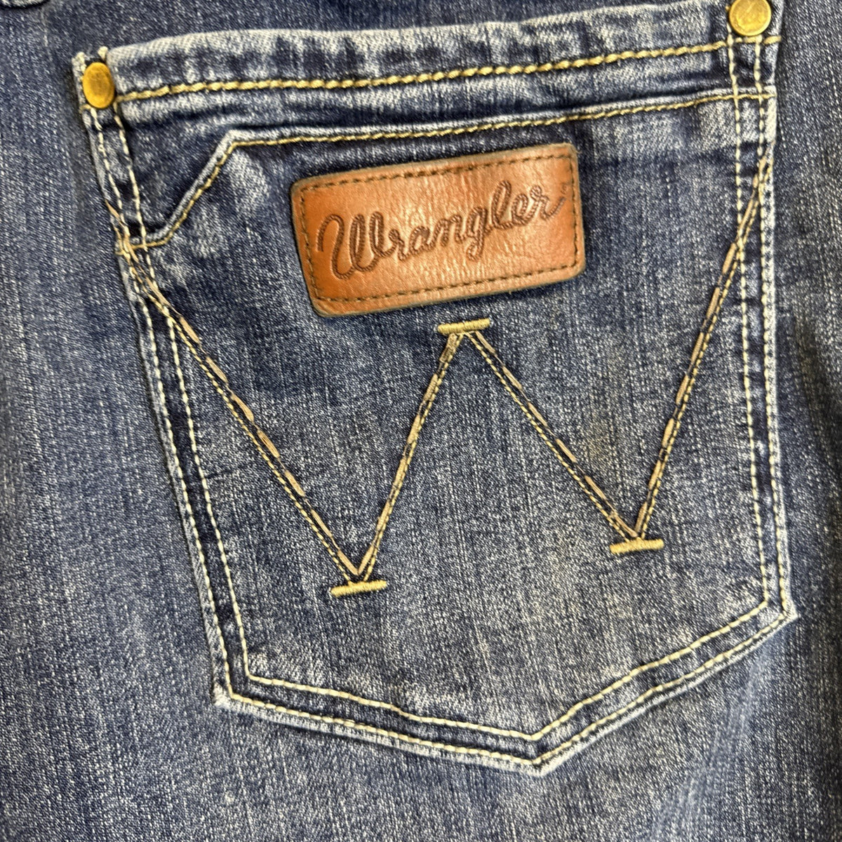 Wrangler Retro slim bootcut men's denim blue jeans in size 34x27 with medium wash