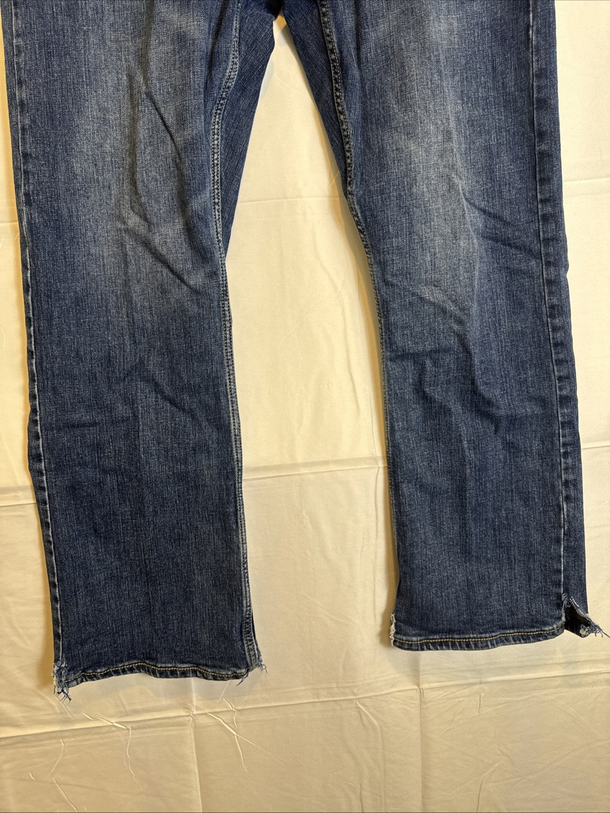 Wrangler Retro slim bootcut men's denim blue jeans in size 34x27 with medium wash