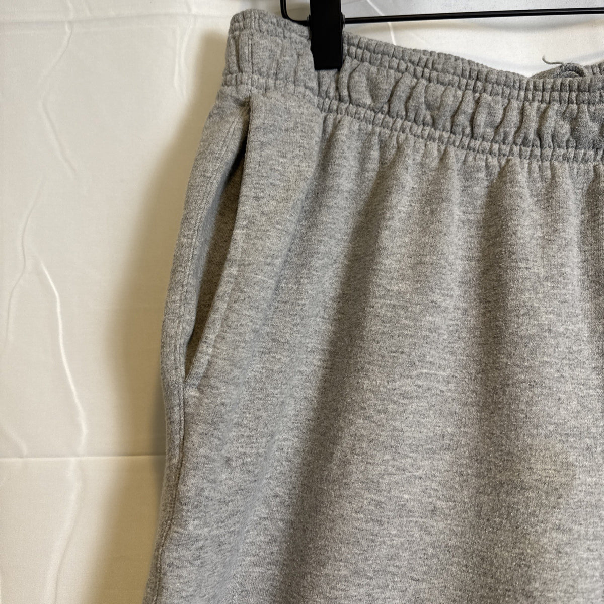 Champion men's gray cotton blend fleece sweatpants in size Large with drawstring elastic waist and logo.