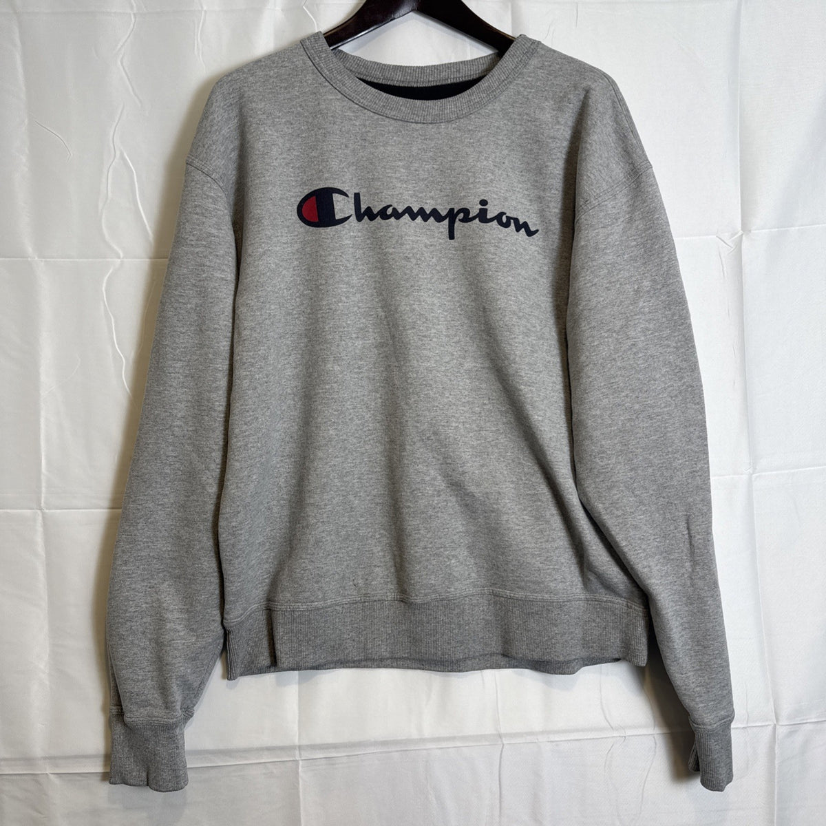 Men's gray Champion logo crewneck pullover sweatshirt in size Large