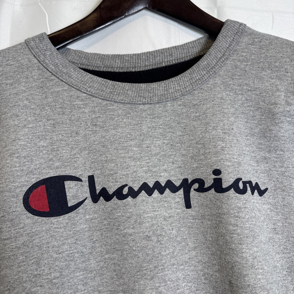Men's gray Champion logo crewneck pullover sweatshirt in size Large