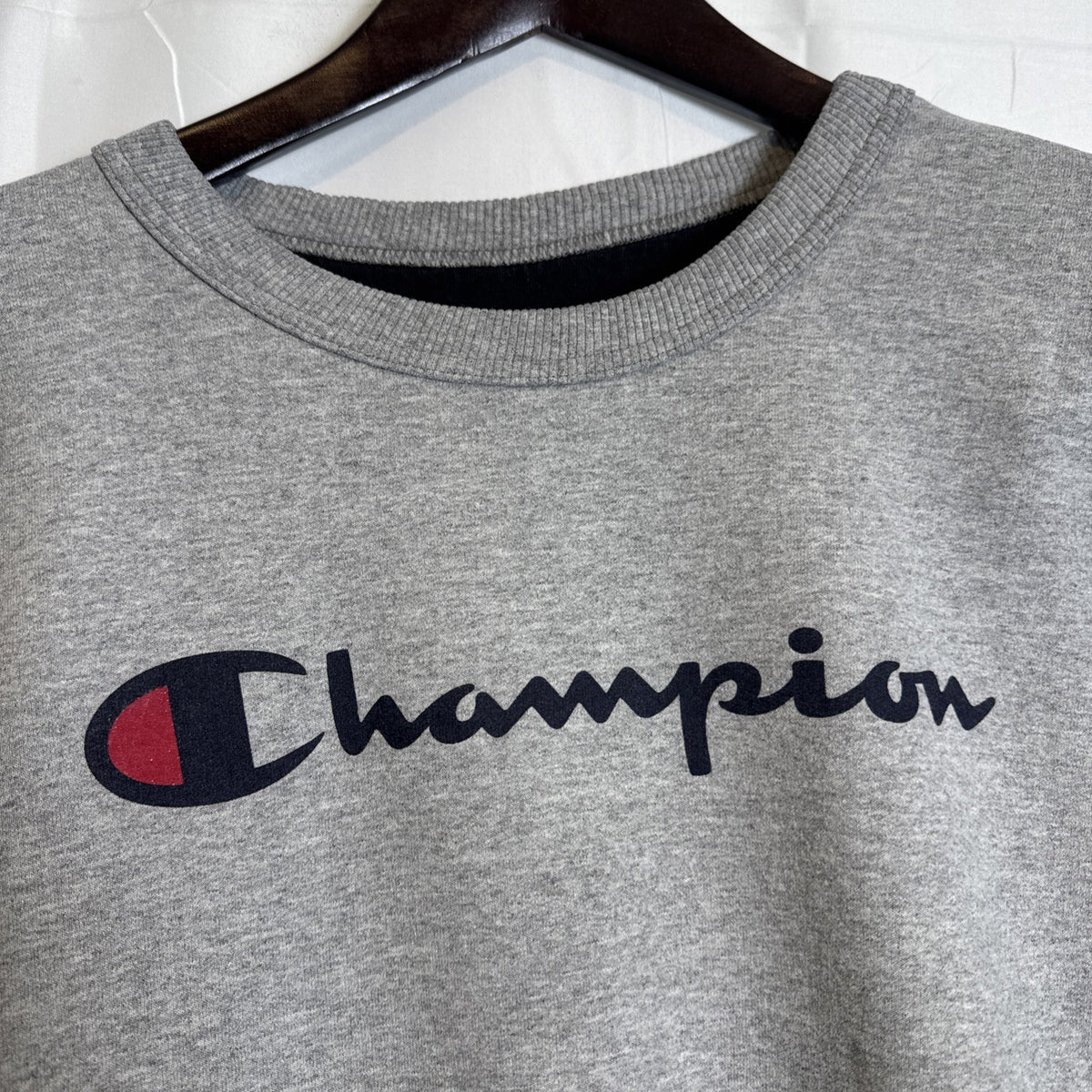 Men's gray Champion logo crewneck pullover sweatshirt in size Large