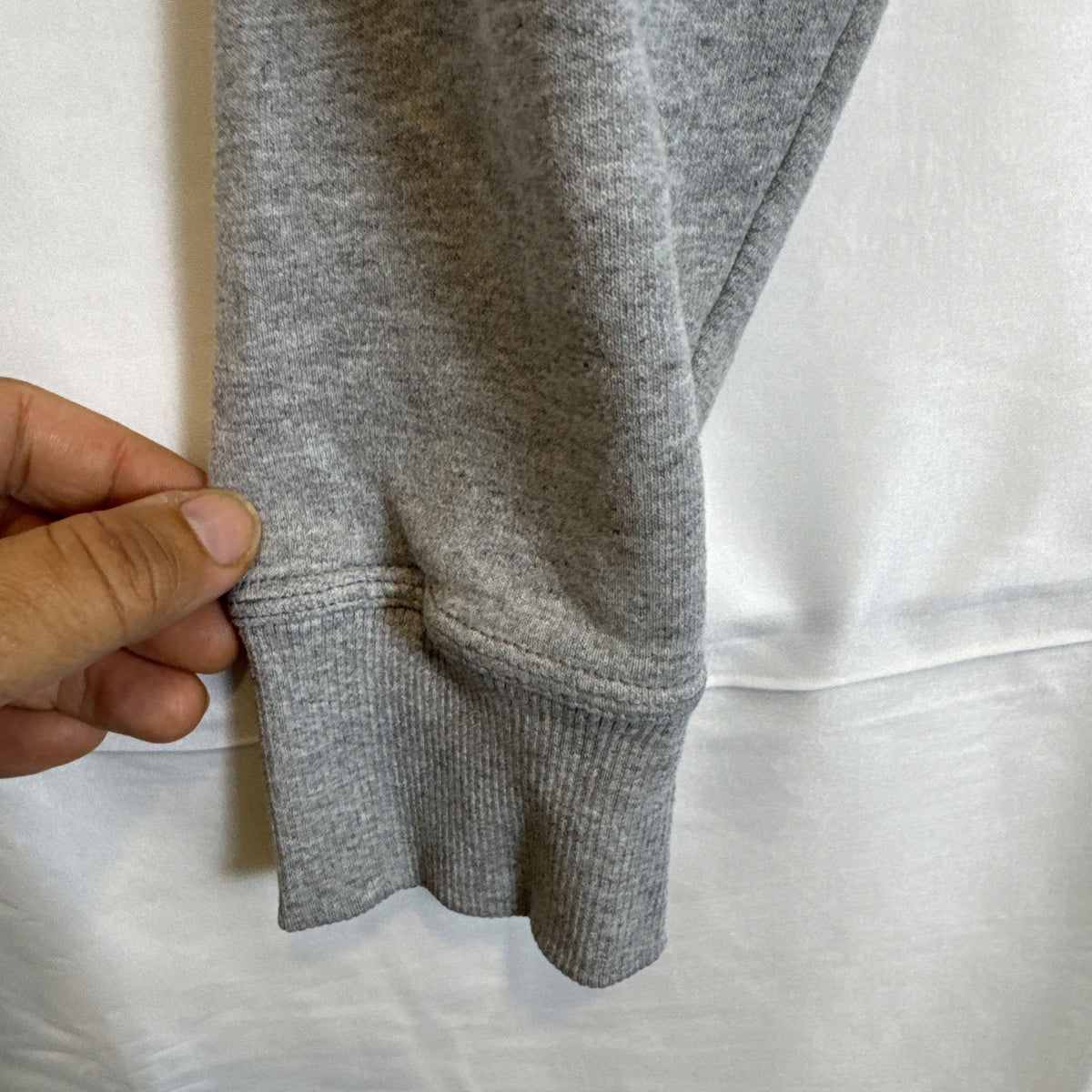 Men's gray Champion logo crewneck pullover sweatshirt in size Large