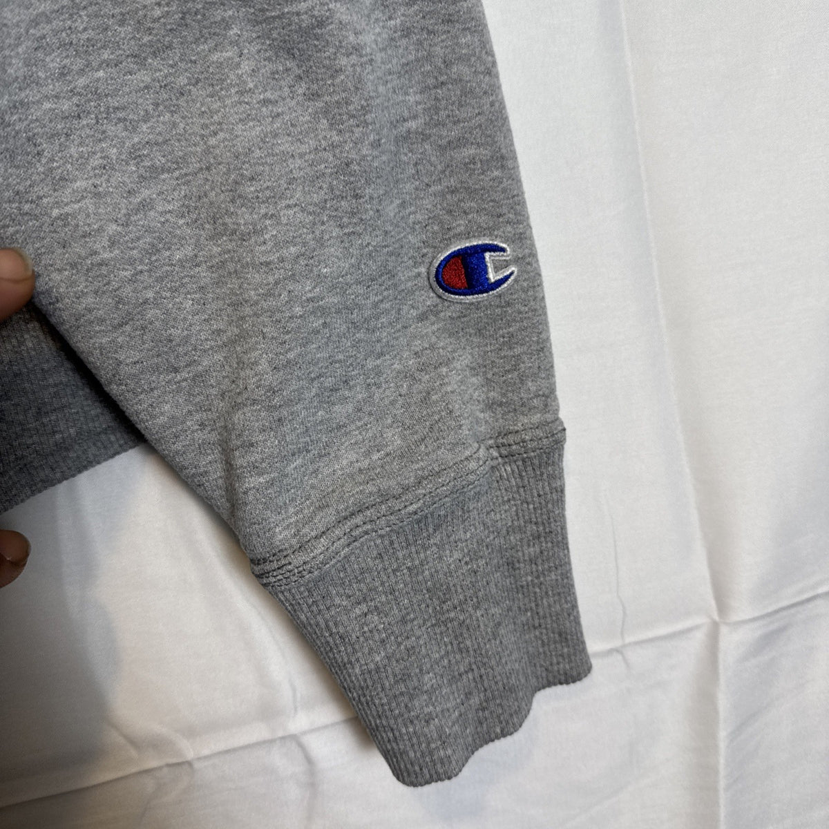 Men's gray Champion logo crewneck pullover sweatshirt in size Large