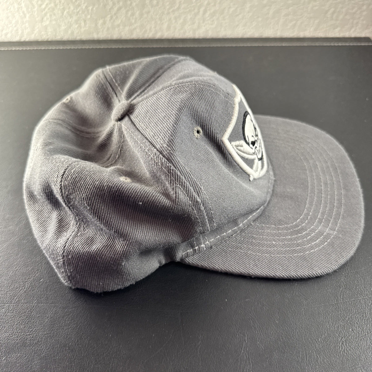 Gray Wynn Las Vegas Raiders Headline CrossSword snapback hat cap