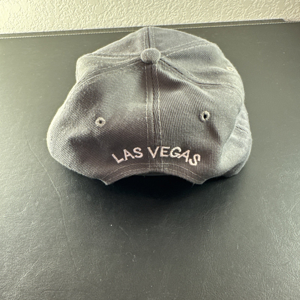 Gray Wynn Las Vegas Raiders Headline CrossSword snapback hat cap