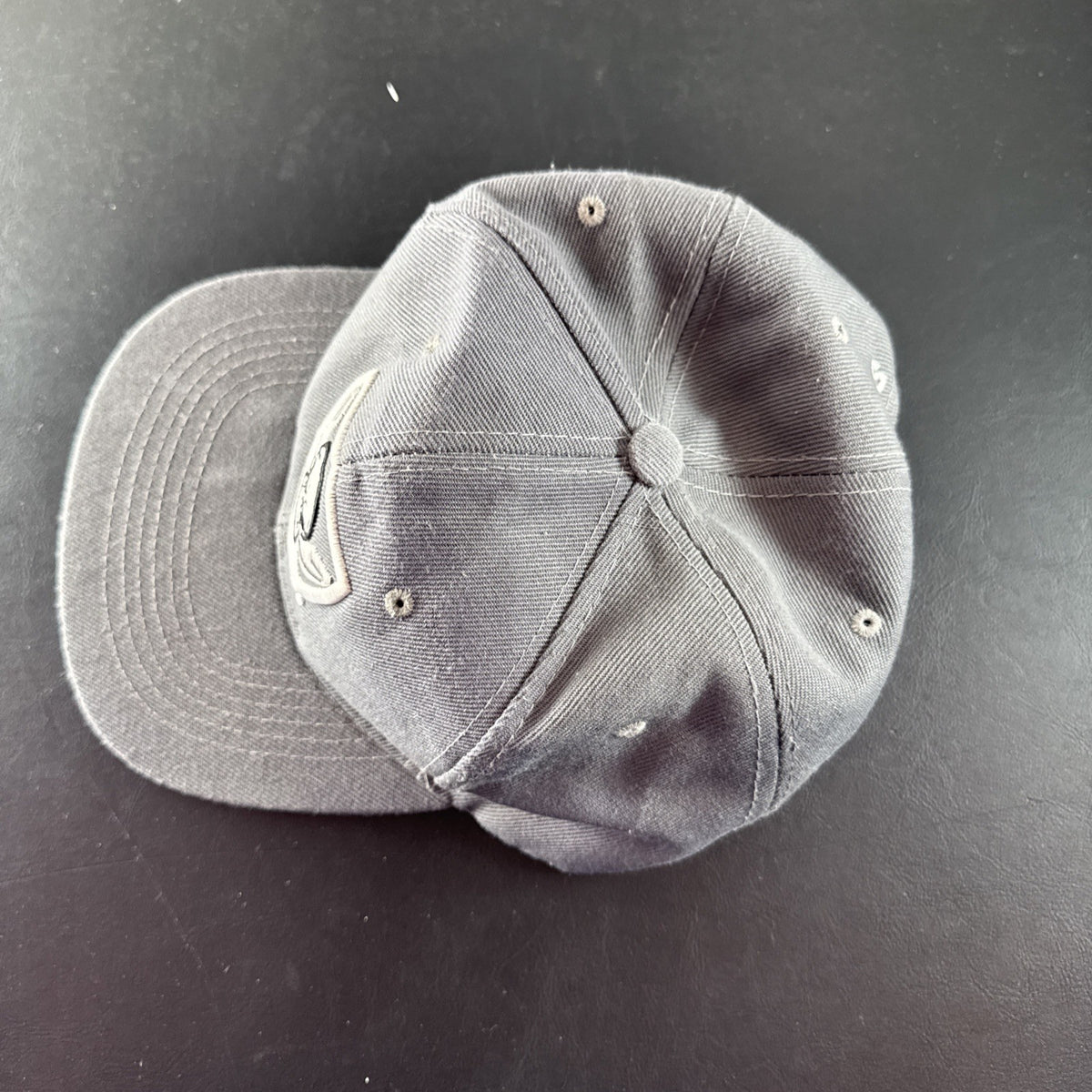 Gray Wynn Las Vegas Raiders Headline CrossSword snapback hat cap