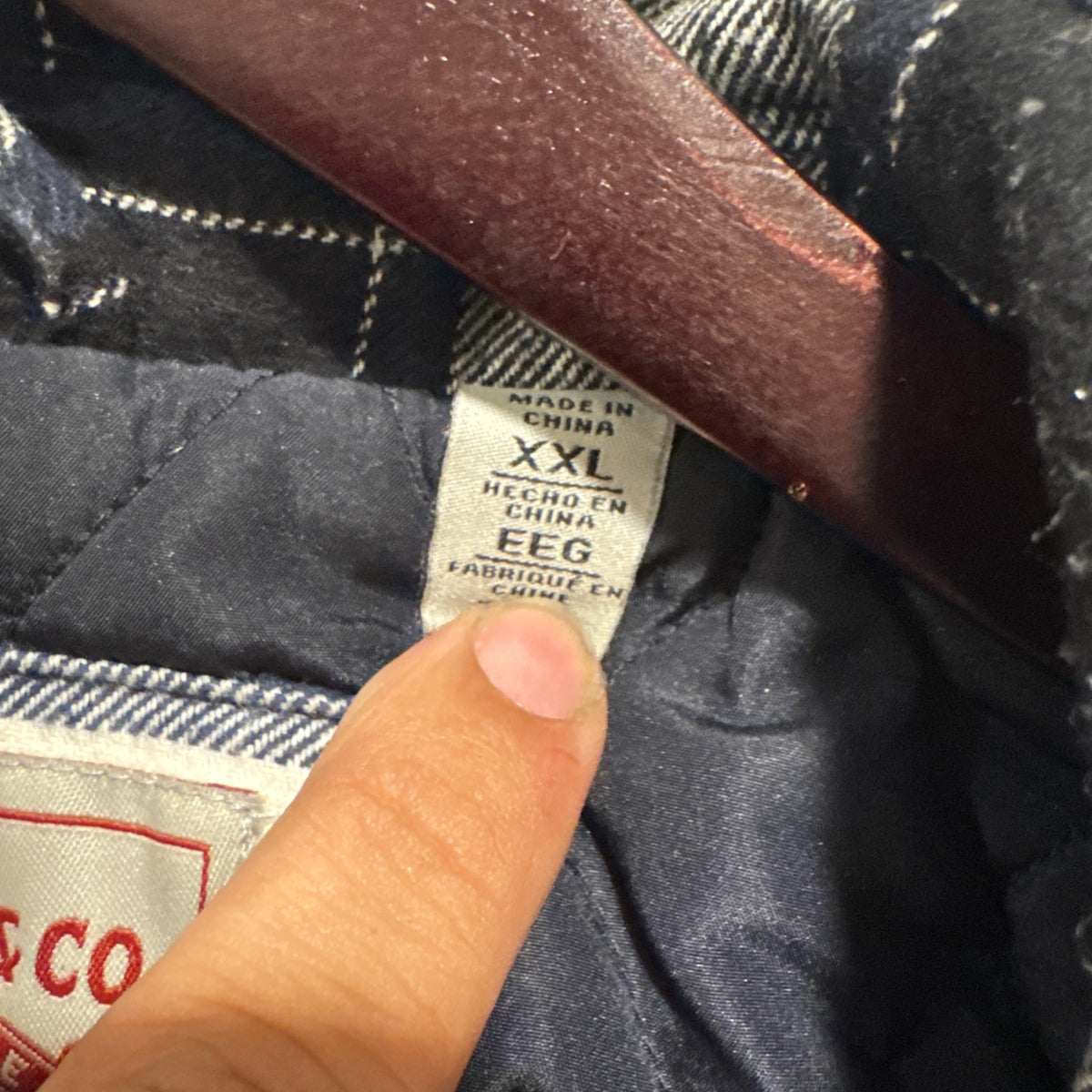 Levi's men's size XXL navy blue and white plaid quilted flannel shirt jacket with snap closure