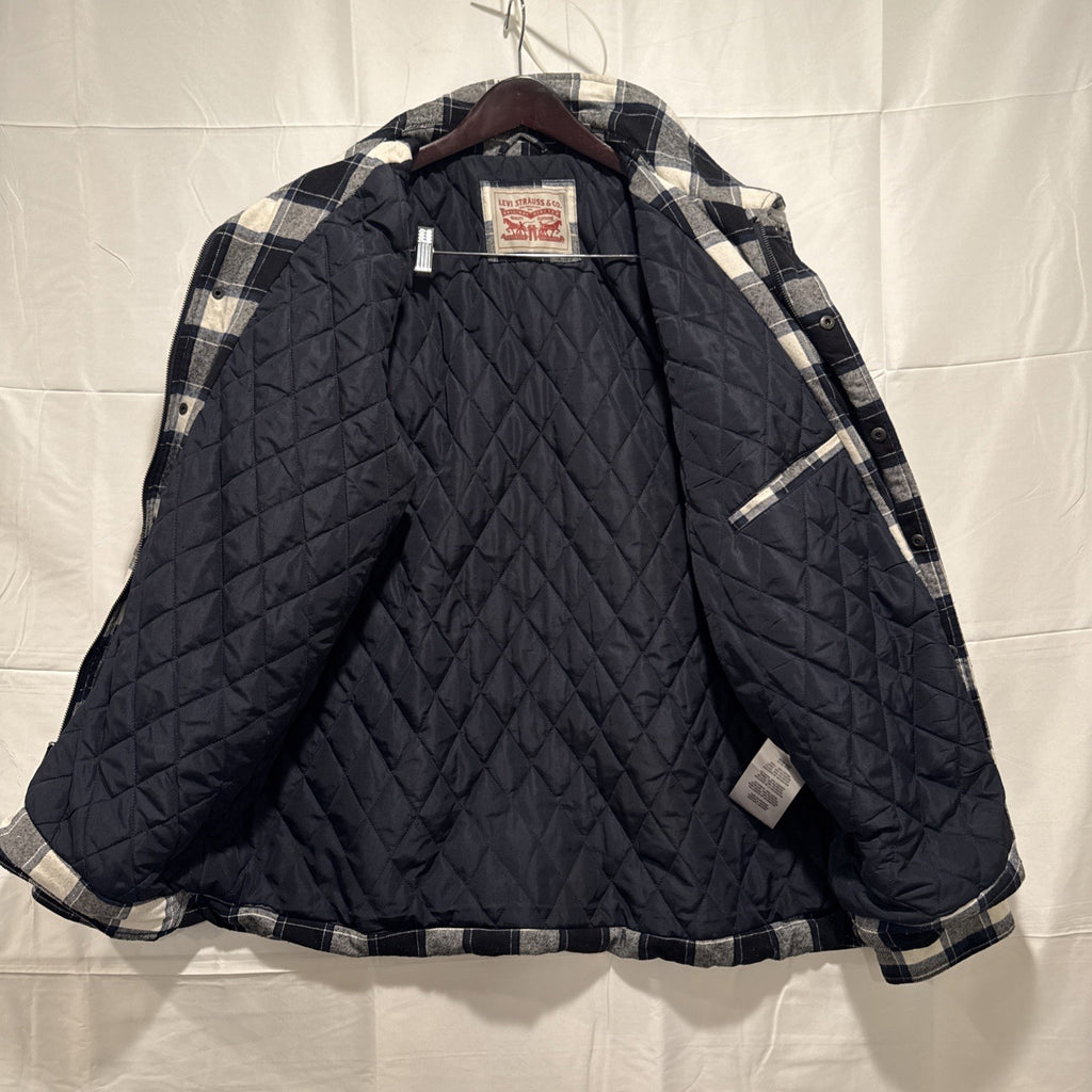 Levi's men's size XXL navy blue and white plaid quilted flannel shirt jacket with snap closure