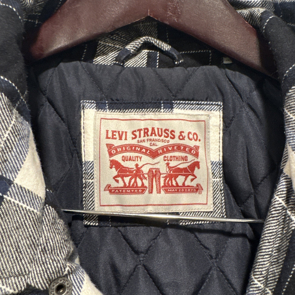 Levi's men's size XXL navy blue and white plaid quilted flannel shirt jacket with snap closure