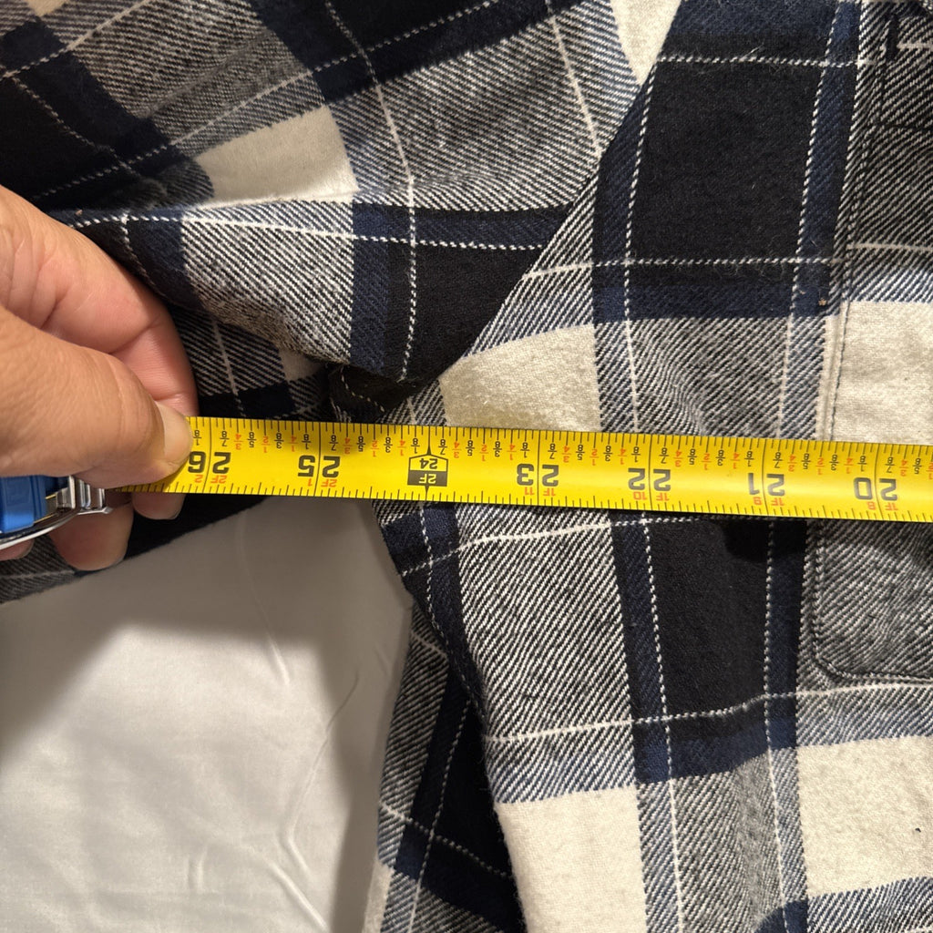 Levi's men's size XXL navy blue and white plaid quilted flannel shirt jacket with snap closure