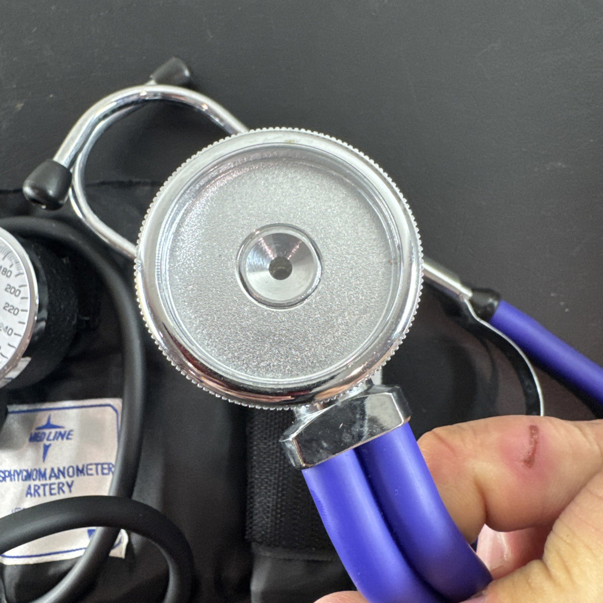 Medline aneroid sphygmomanometer analog blood pressure monitor with black cuff set