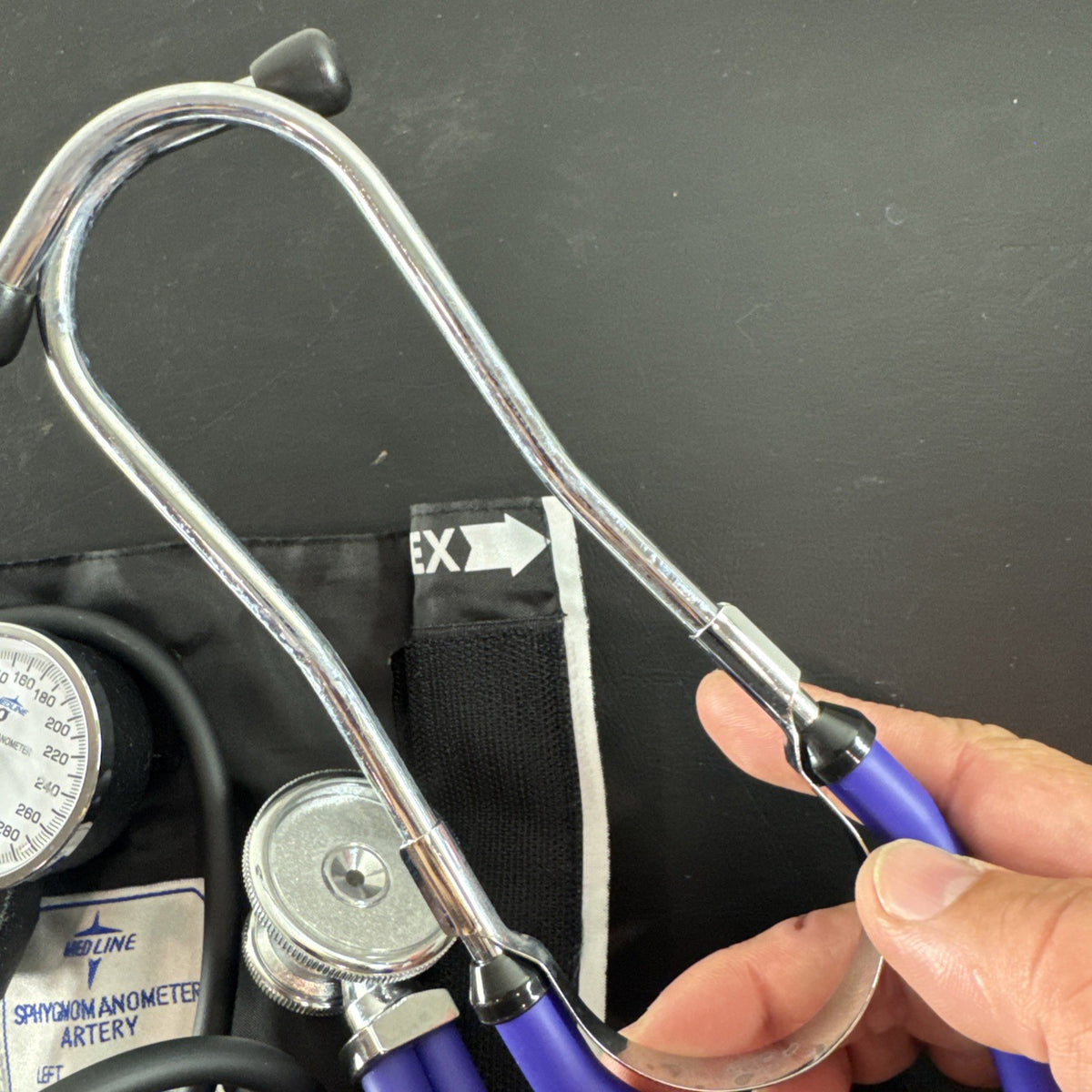 Medline aneroid sphygmomanometer analog blood pressure monitor with black cuff set