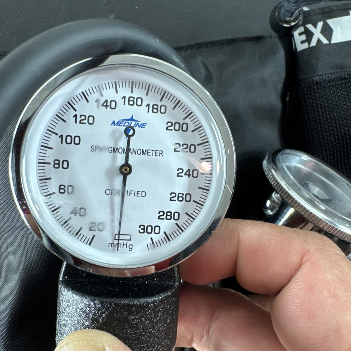 Medline aneroid sphygmomanometer analog blood pressure monitor with black cuff set