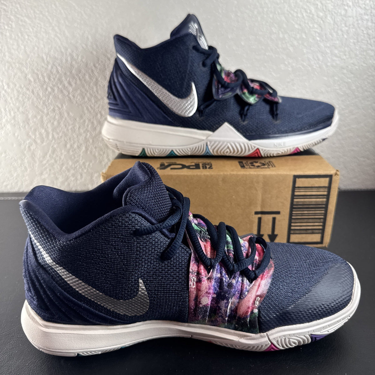Nike Kyrie 5 Galaxy kids mid top basketball shoes in navy blue, size 6Y