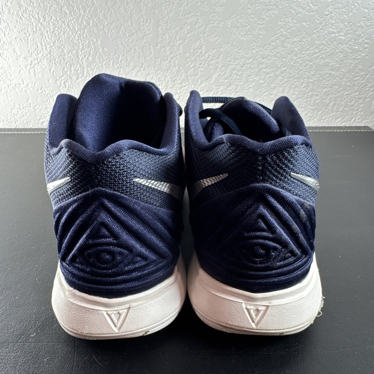 Nike Kyrie 5 Galaxy kids mid top basketball shoes in navy blue, size 6Y