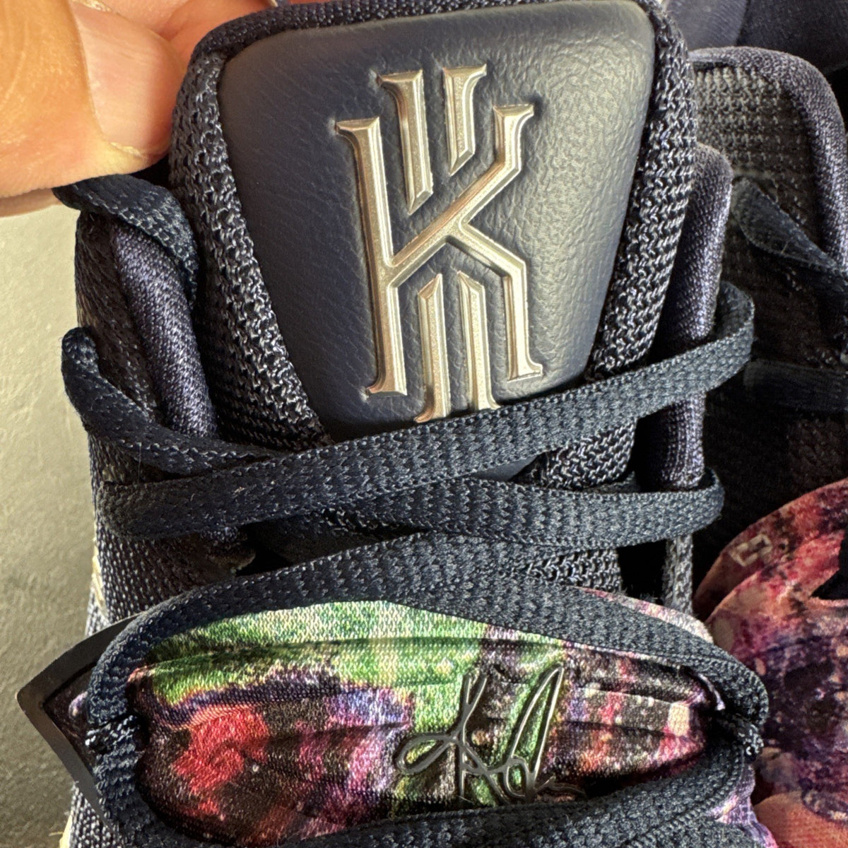Nike Kyrie 5 Galaxy kids mid top basketball shoes in navy blue, size 6Y