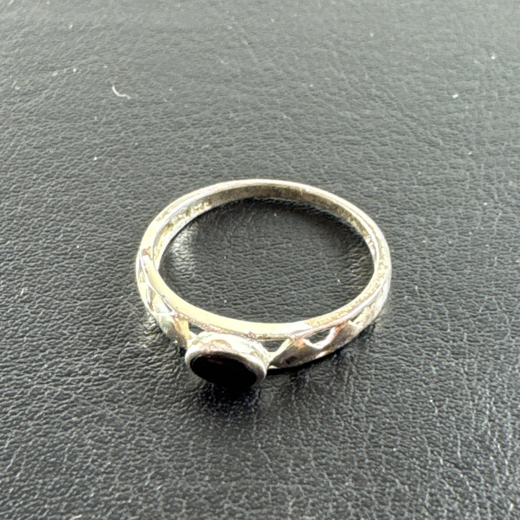 Dainty 925 sterling silver ring size 6.5 featuring a bezel-set black stone and an openwork cutout diamond pattern band.