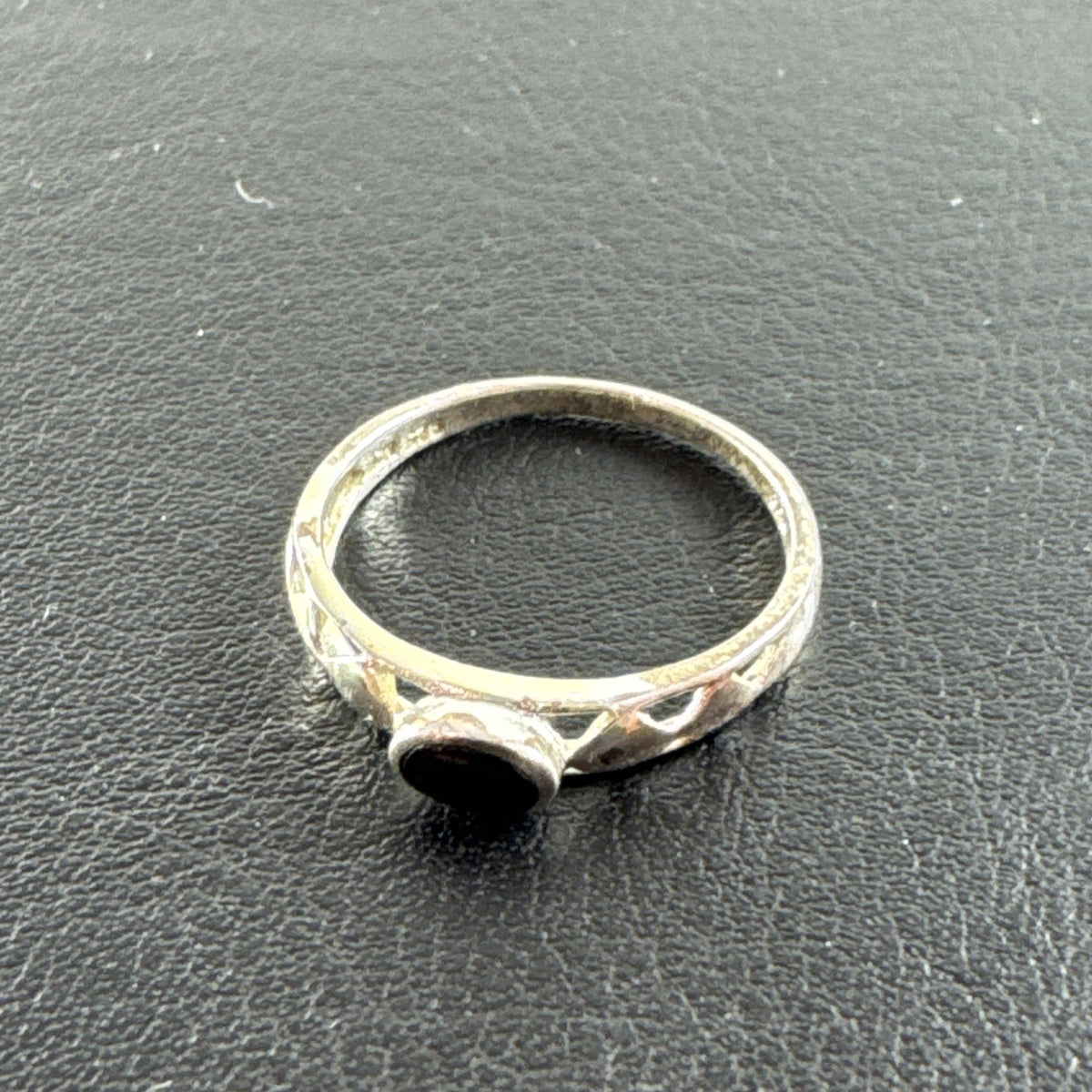 Dainty 925 sterling silver ring size 6.5 featuring a bezel-set black stone and an openwork cutout diamond pattern band.