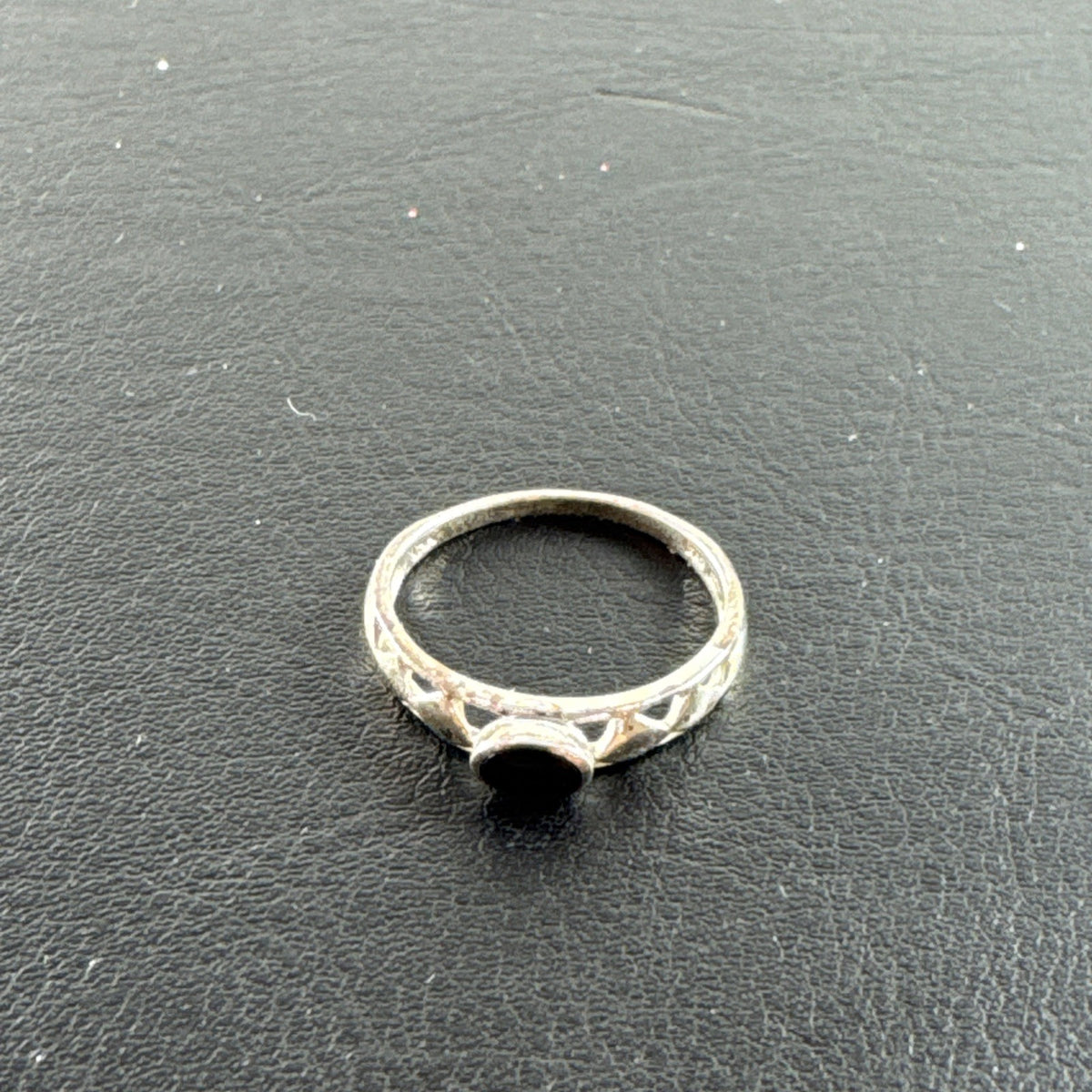 Dainty 925 sterling silver ring size 6.5 featuring a bezel-set black stone and an openwork cutout diamond pattern band.