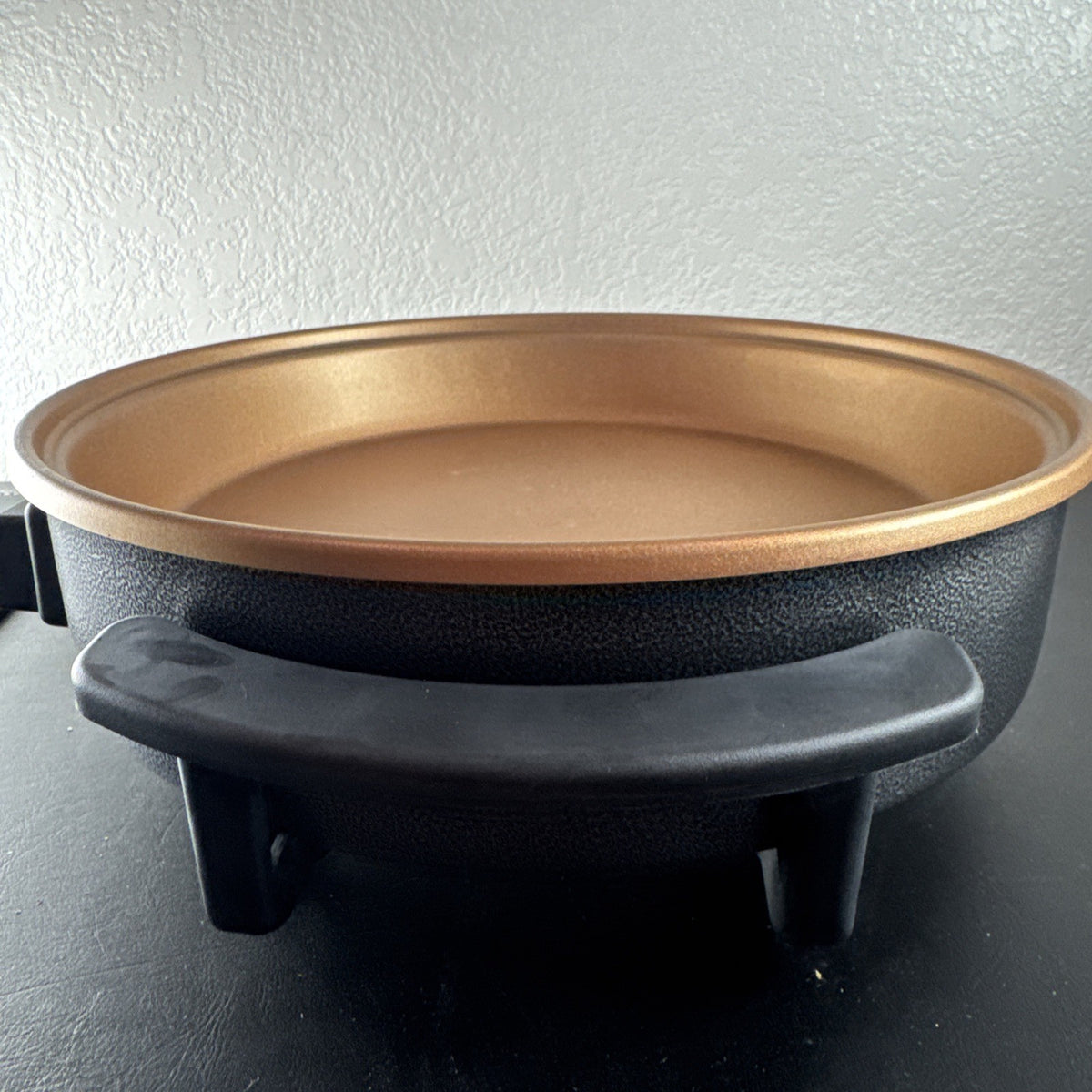 Black OVENTE 12-inch non-stick electric skillet model SK11112