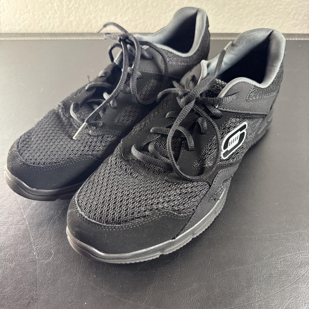 Black Skechers LightWeight low-top sneakers in unisex size 8.5 with memory foam insoles