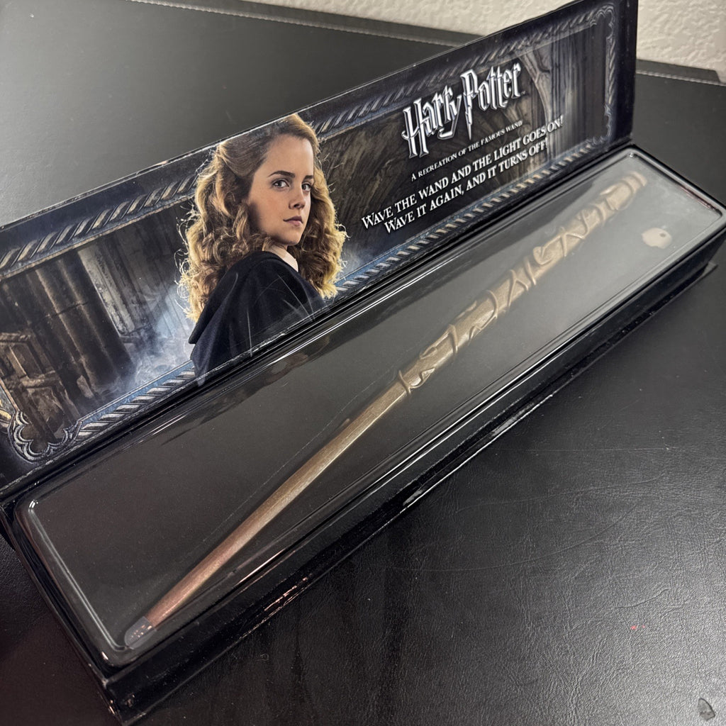 The Noble Collection 14-inch Harry Potter Dumbledore Illuminating Light Up Wand in new condition
