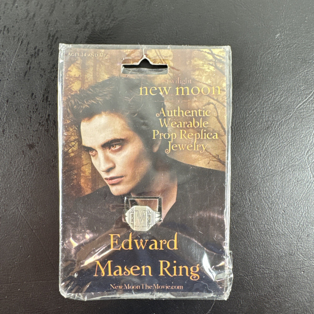 NECA Twilight Saga New Moon Edward Masen ring prop replica sealed in original 2010 packaging