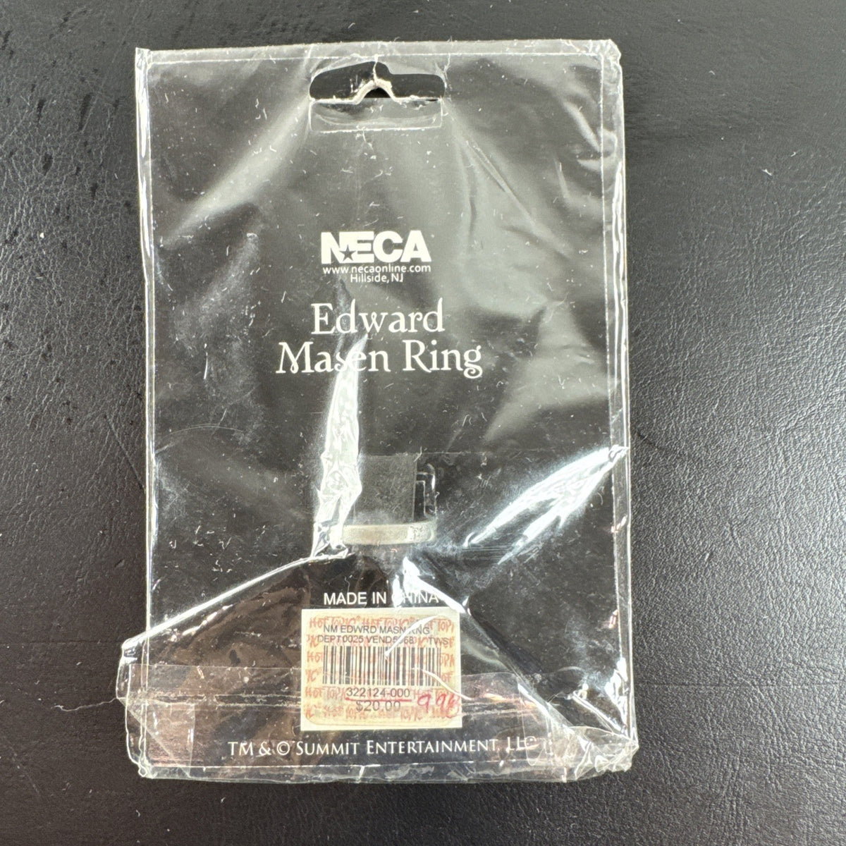 NECA Twilight Saga New Moon Edward Masen ring prop replica sealed in original 2010 packaging