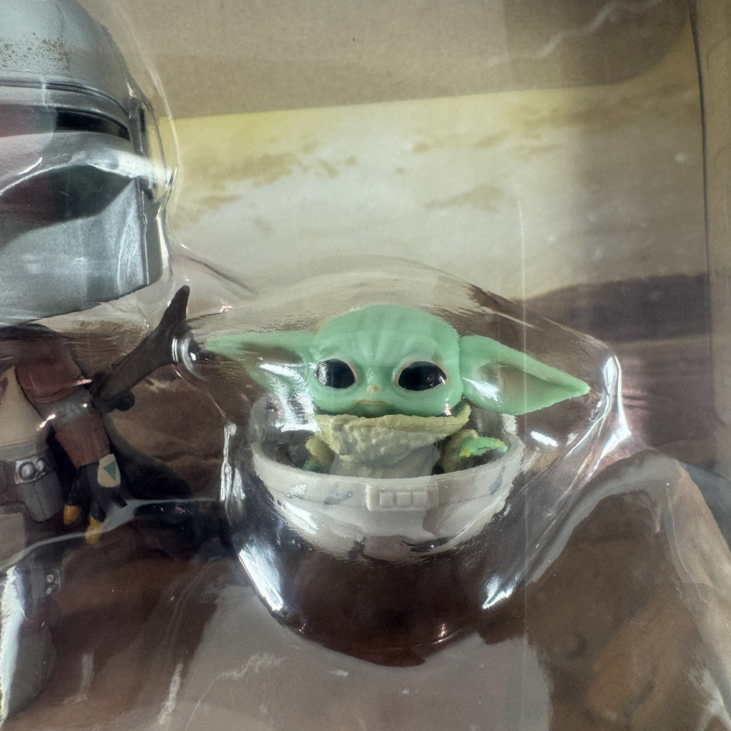 Funko Pop! Moments Star Wars The Mandalorian with The Child vinyl figure diorama #390 in original box
