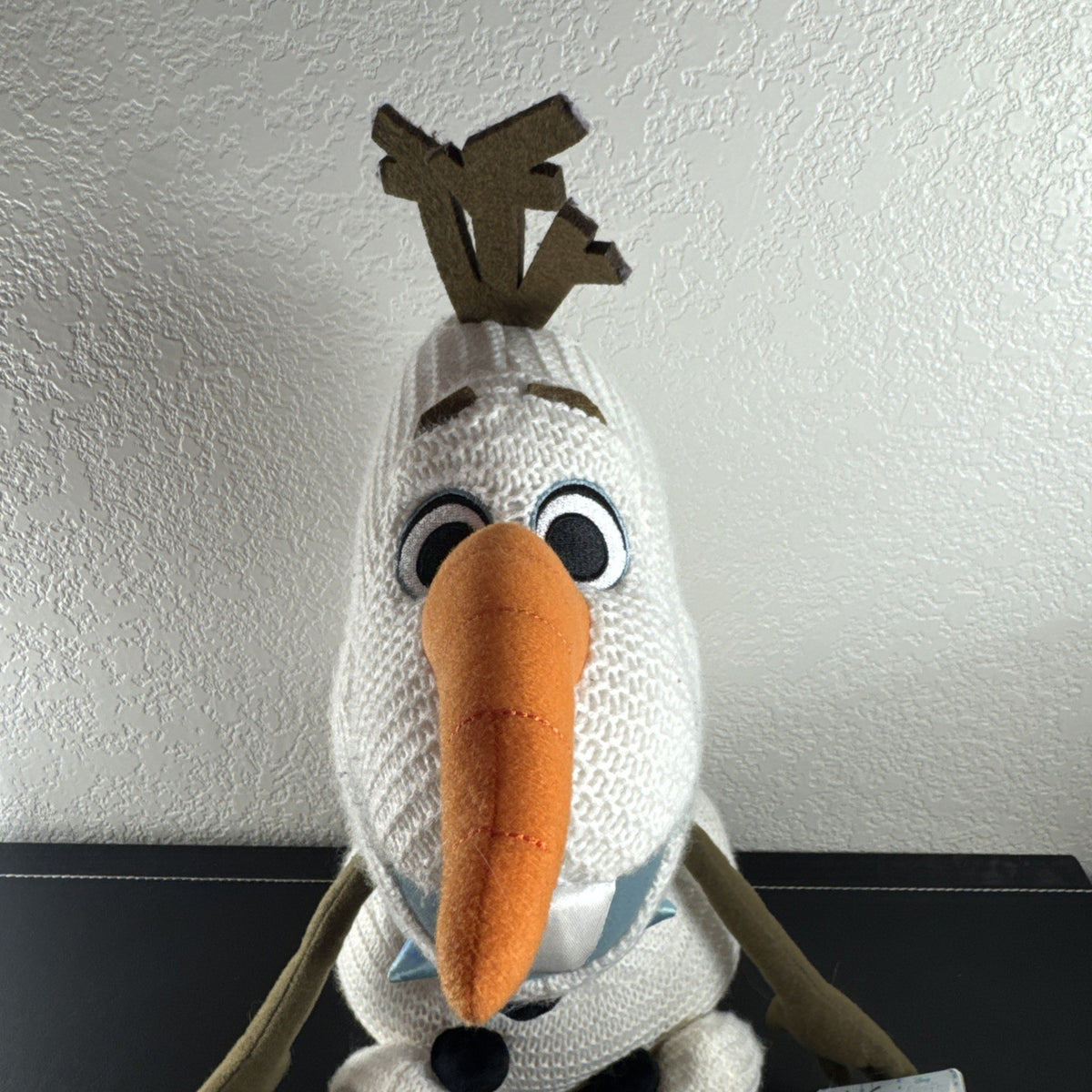 New with tags Disney Store Frozen 15 inch Olaf knitted plush snowman toy