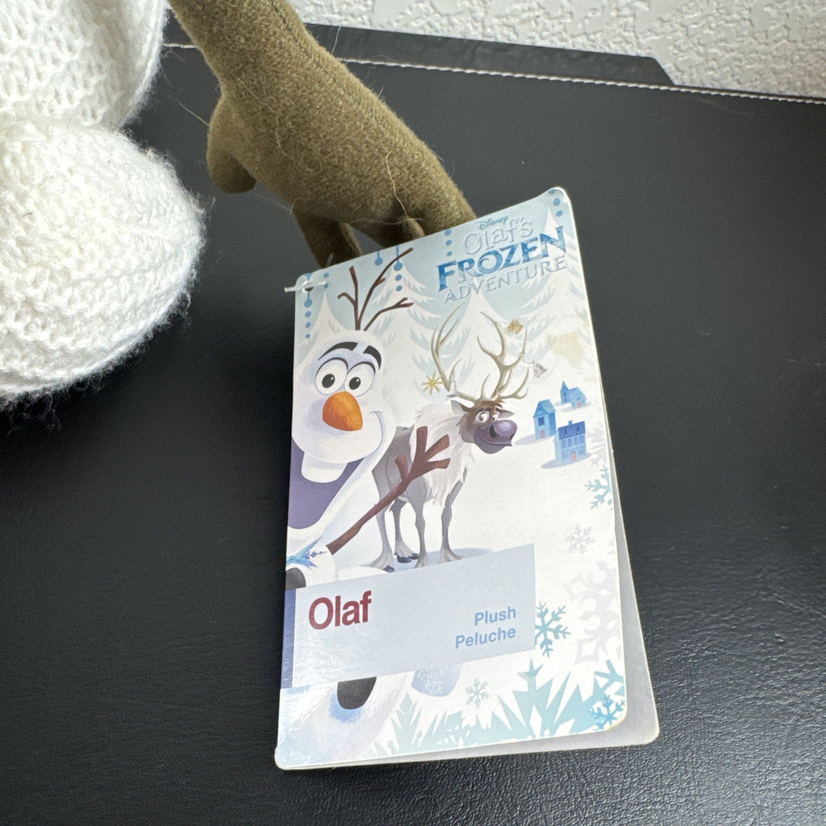 New with tags Disney Store Frozen 15 inch Olaf knitted plush snowman toy