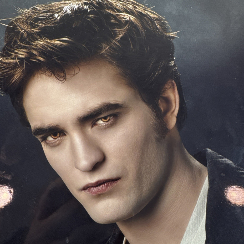 Official 2010 Twilight Convention 8x10 glossy photograph featuring Robert Pattinson as Edward Cullen