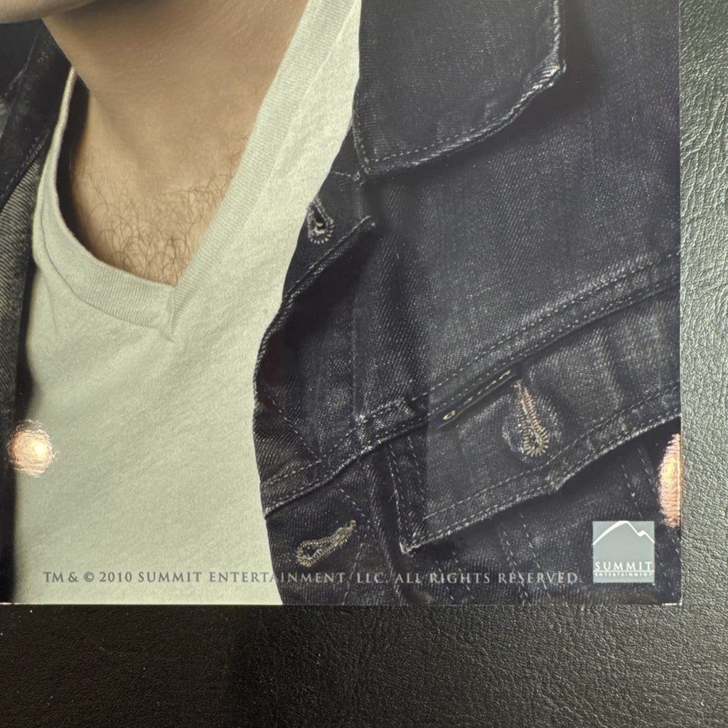 Official 2010 Twilight Convention 8x10 glossy photograph featuring Robert Pattinson as Edward Cullen