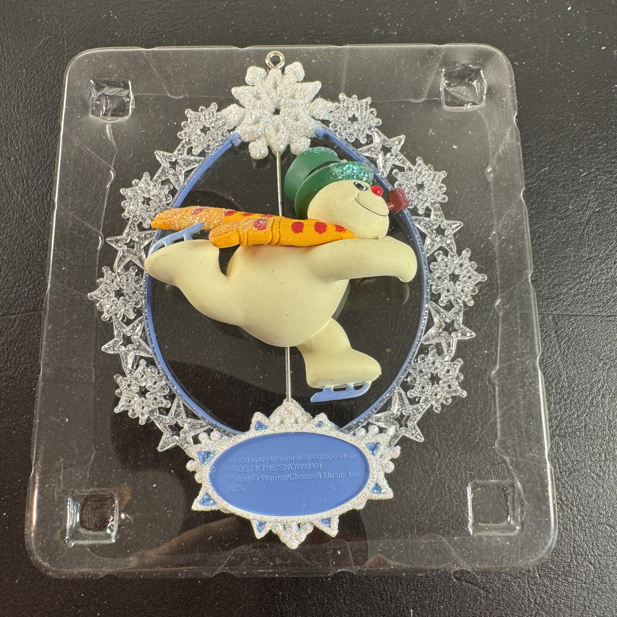 2005 Carlton Cards Heirloom Frosty the Snowman ice skating Christmas ornament in original box