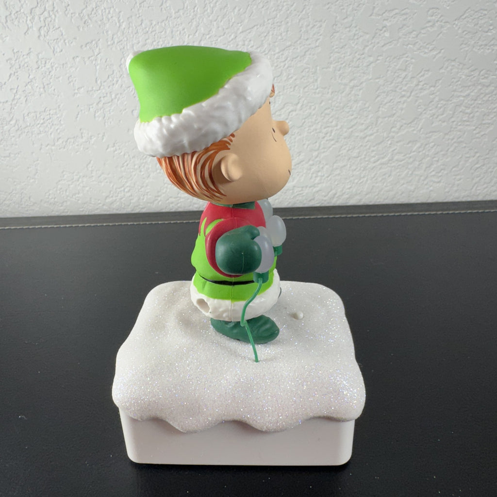 Hallmark 2015 Peanuts Linus elf musical lighted tabletop figurine on glittery snow base